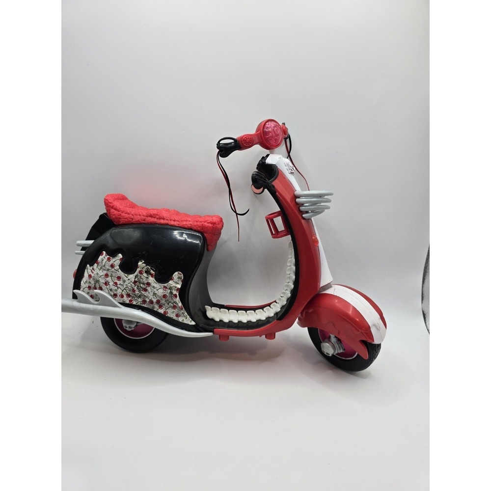 Monster High Ghoulia Yelps' SCOOTER 2011 READ